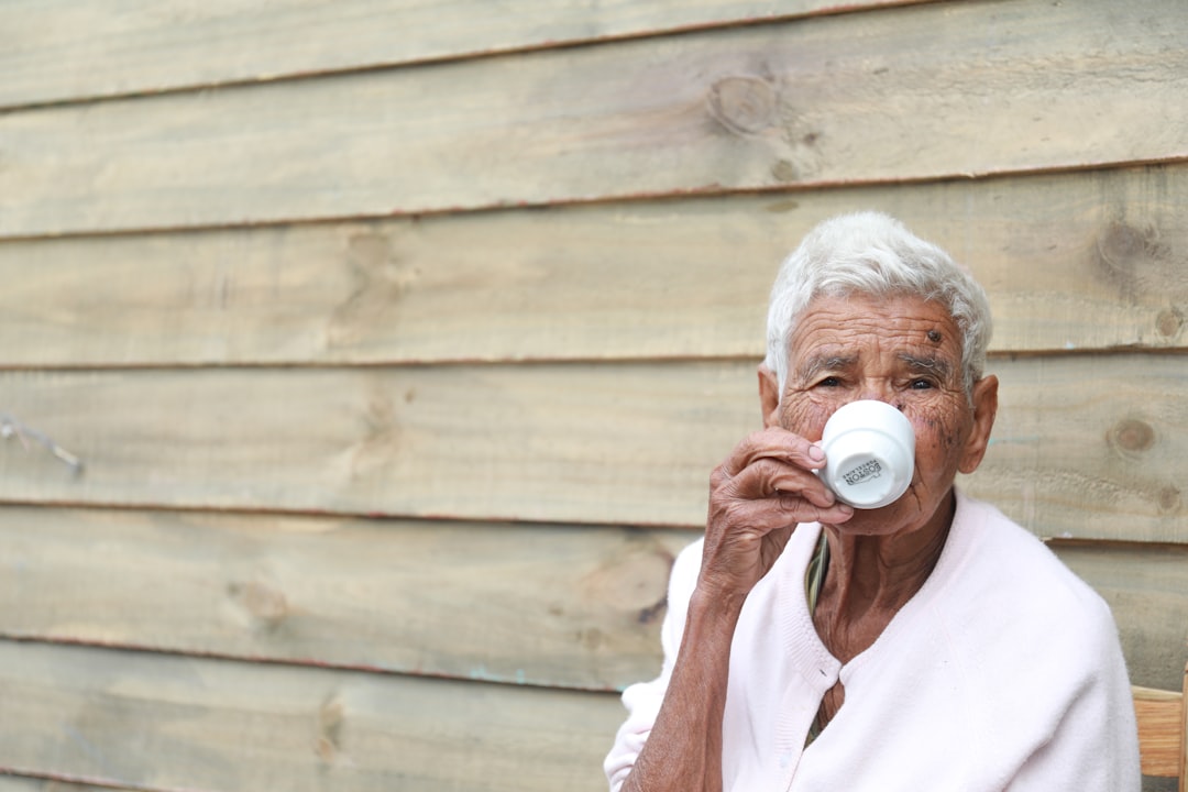 Heat Stroke Symptoms in Seniors: Warning Signs and the 15-Minute Emergency Response